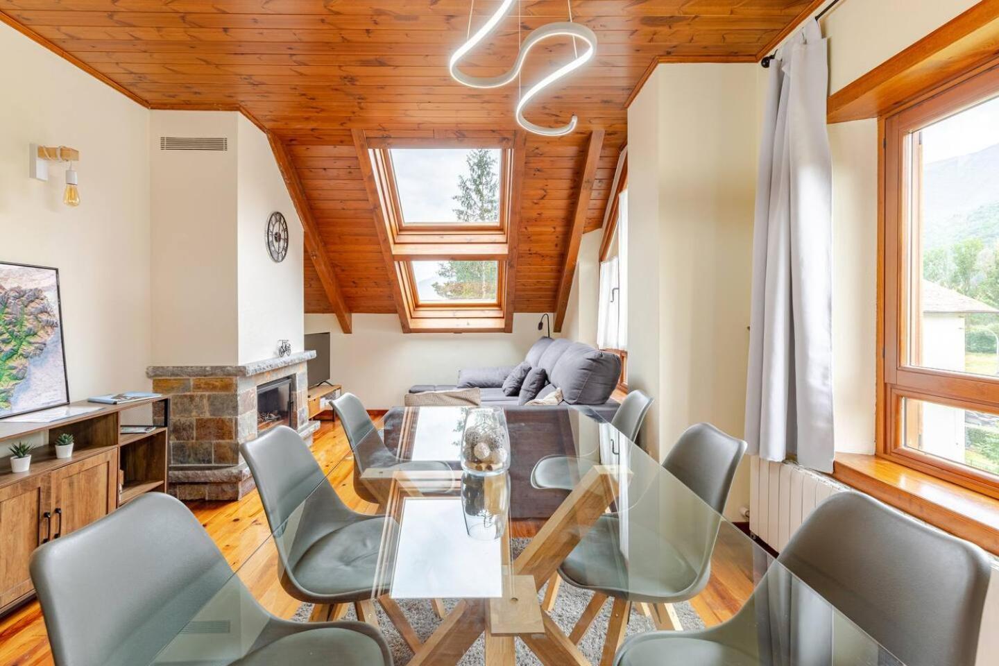 Family Attic Esterri Астеррі-д'Анеу Екстер'єр фото
