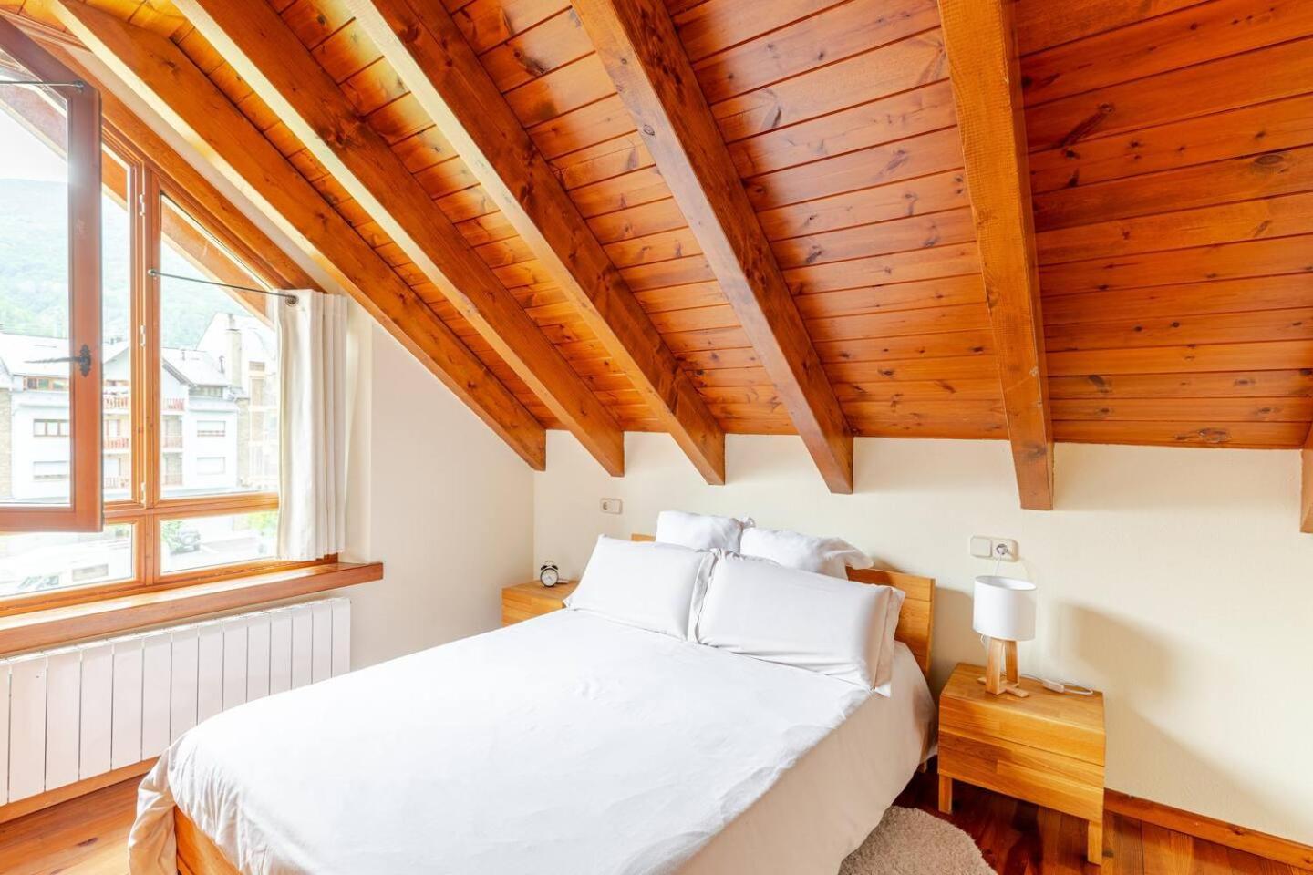 Family Attic Esterri Астеррі-д'Анеу Екстер'єр фото