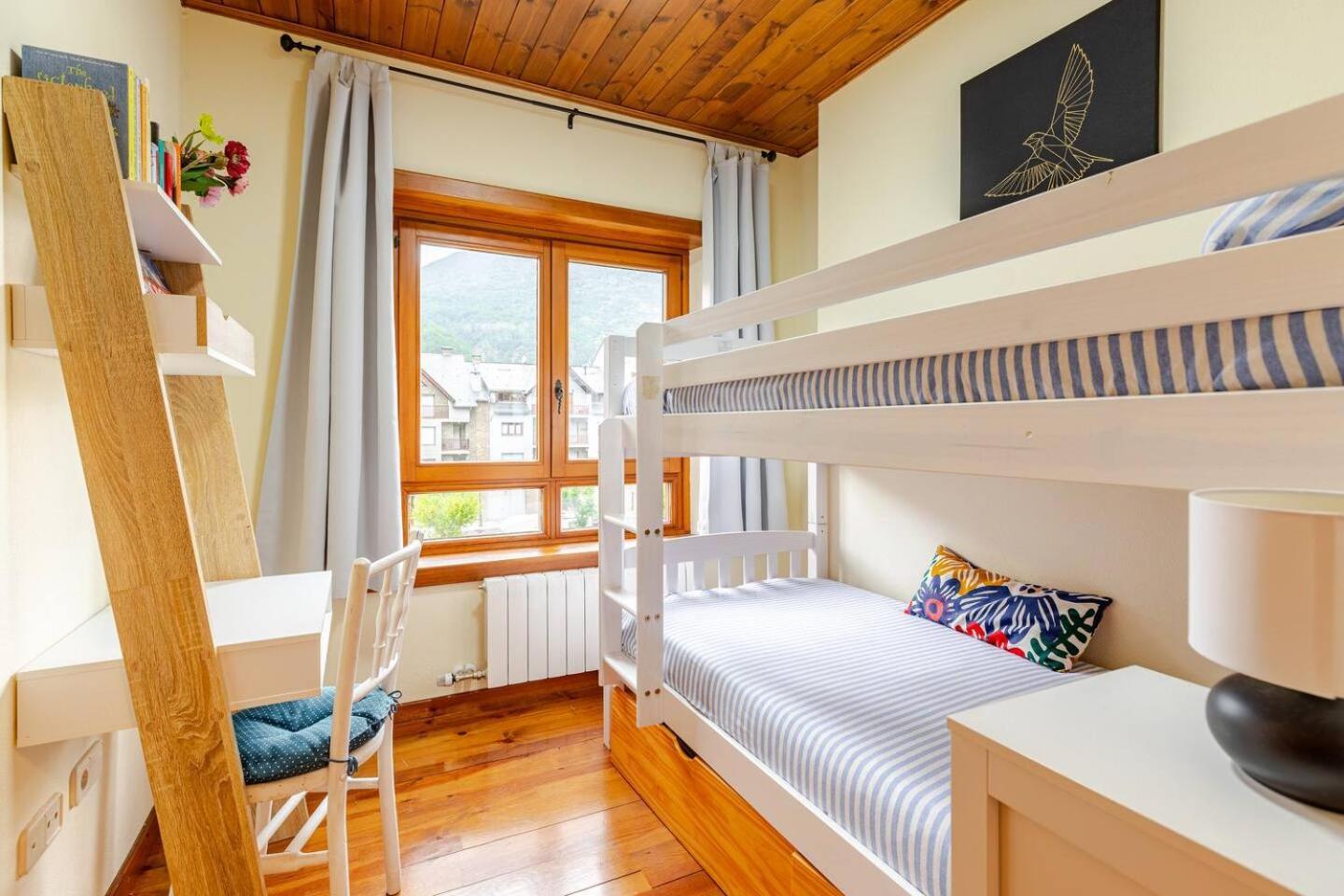Family Attic Esterri Астеррі-д'Анеу Екстер'єр фото